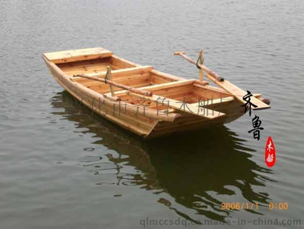 传统捕鱼小船 木制小渔船